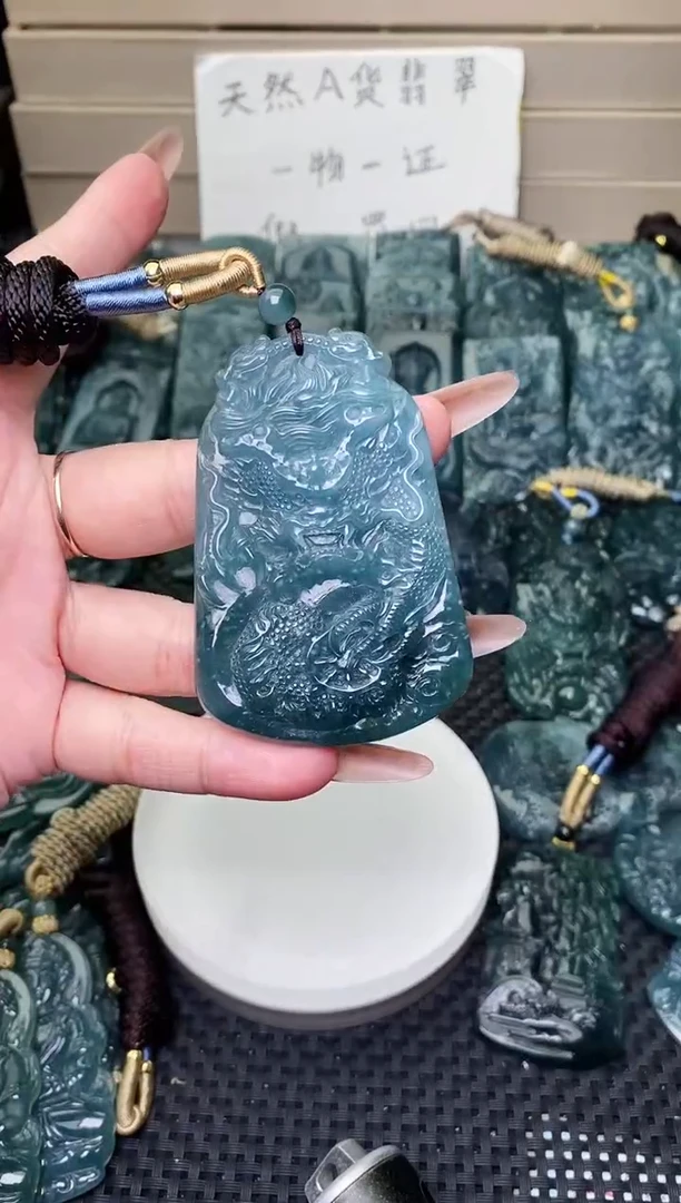 颈饰未镶嵌翡翠