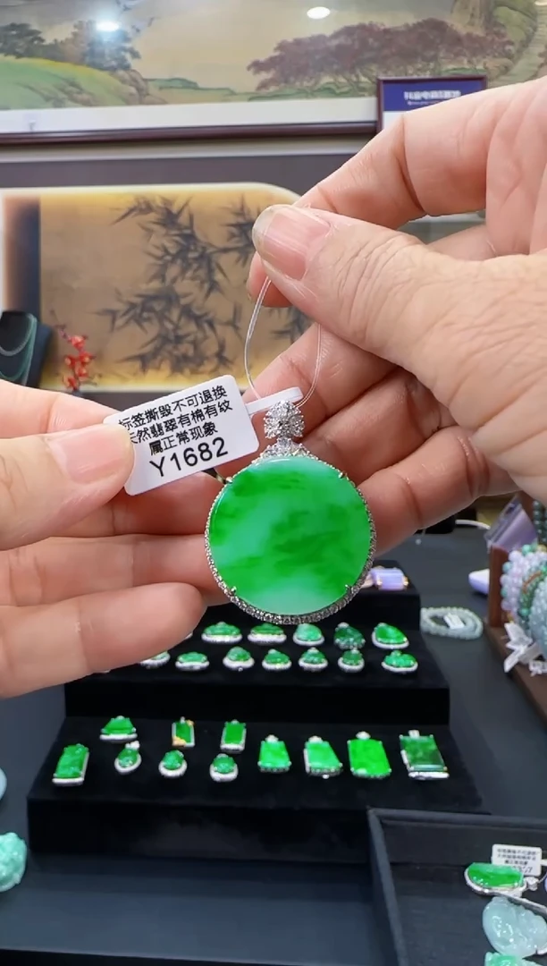 颈饰18K金镶嵌翡翠Y1682无事牌