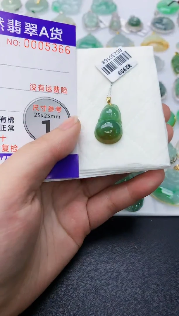 颈饰18K金镶嵌翡翠天然A货