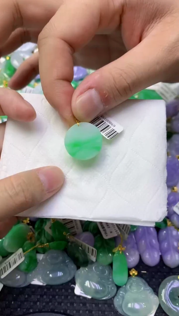 颈饰18K金镶嵌翡翠天然缅甸翡翠A货