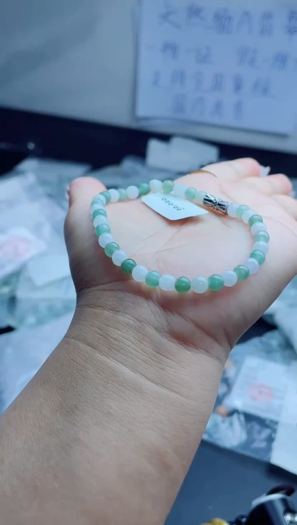 翡翠戒指未镶嵌珠串