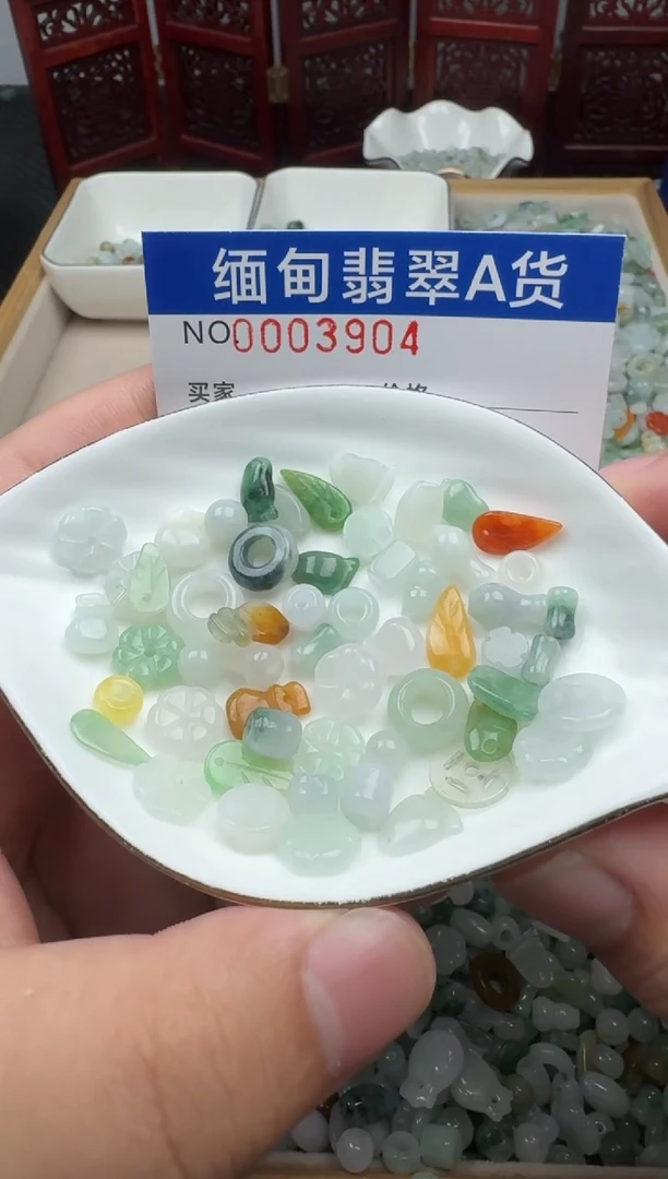 颈饰未镶嵌翡翠多***年翡翠