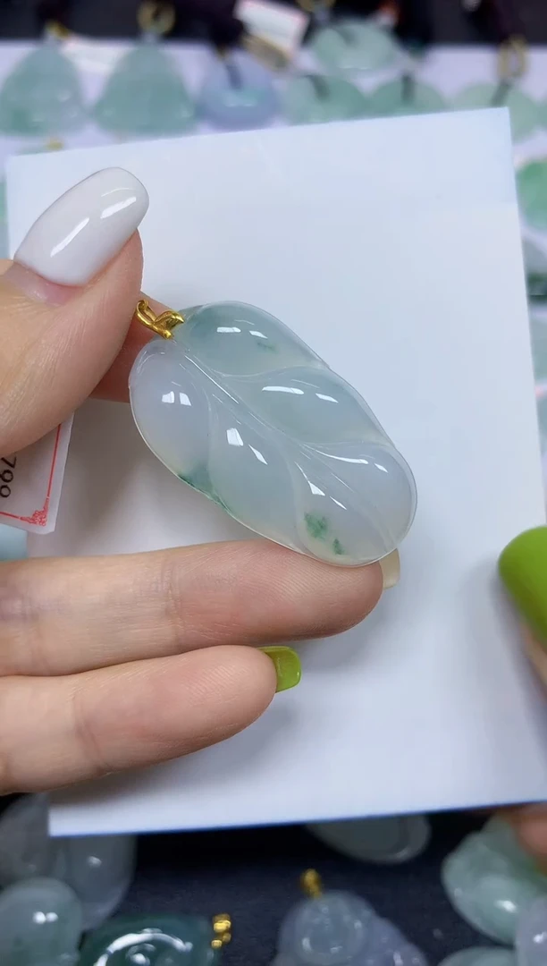 翡翠18K金镶嵌颈饰挂件