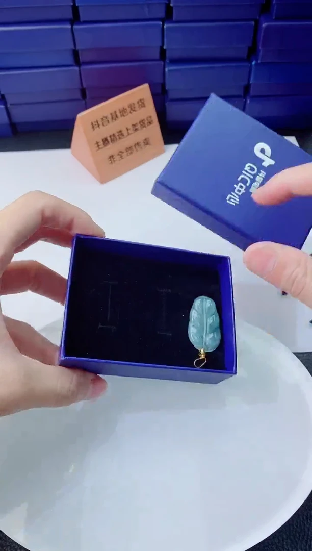 翡翠未镶嵌颈饰1111111111