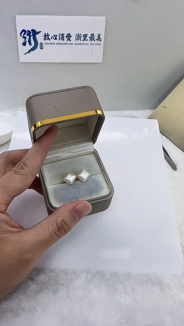 18K金镶嵌拼合珍珠（马贝珠）DA马贝耳钉 y508