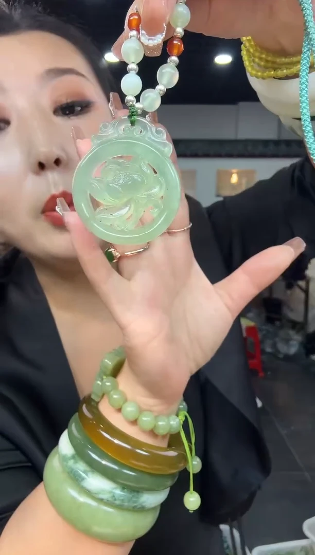 【闪购商品】岫玉颈饰未镶嵌180双面荷花【半珠链】