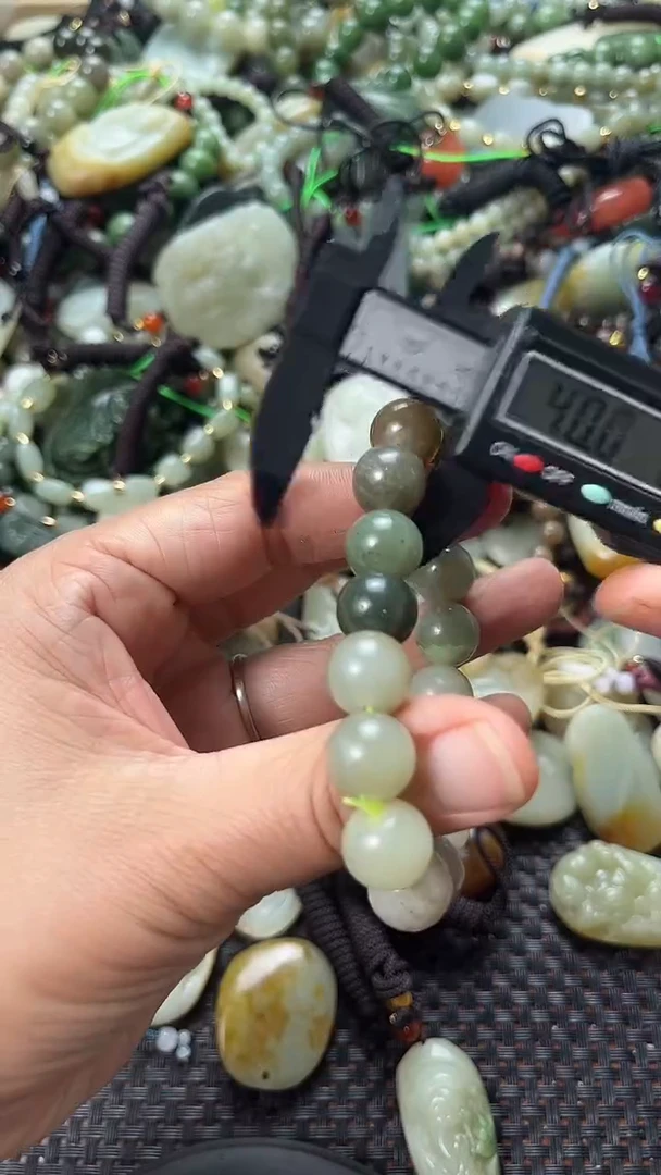 和田玉未镶嵌颈饰（多样性发一件）没有证书有瑕