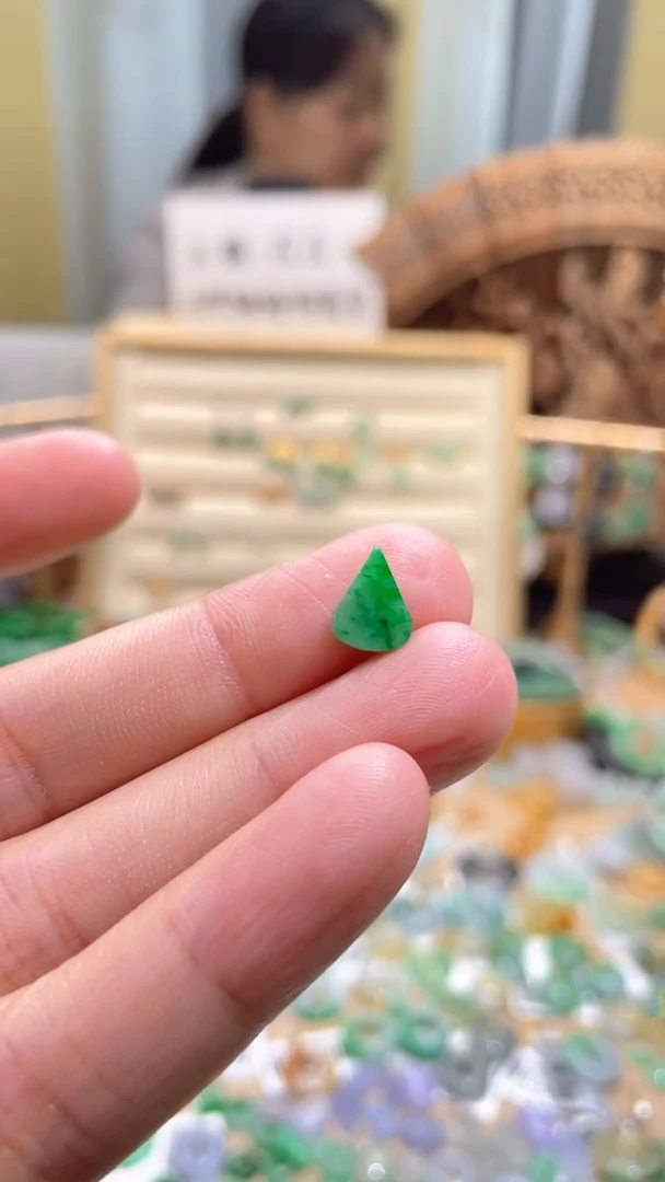 颈饰未镶嵌翡翠滴流