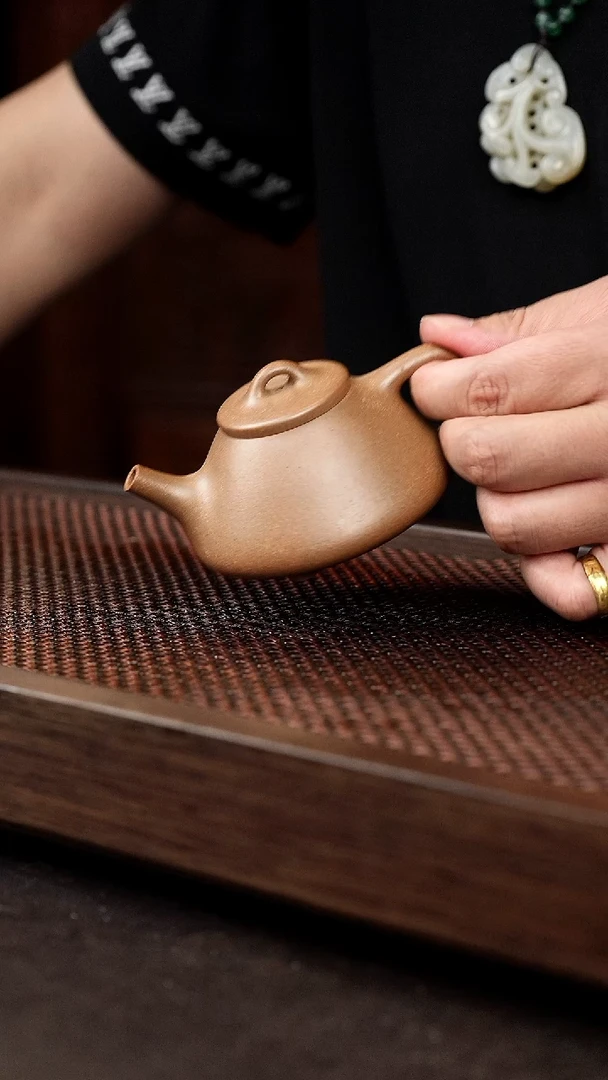 茶壶紫砂桃花泥小子冶{黄}