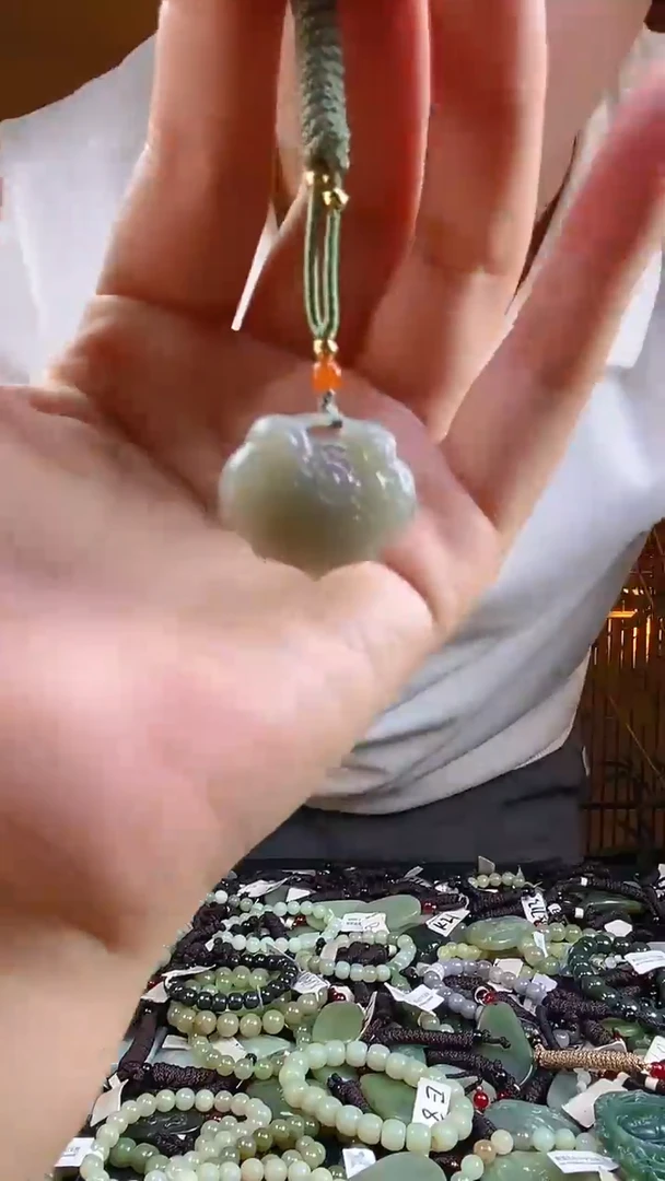 和田玉未镶嵌颈饰多样性发货，拍一发一