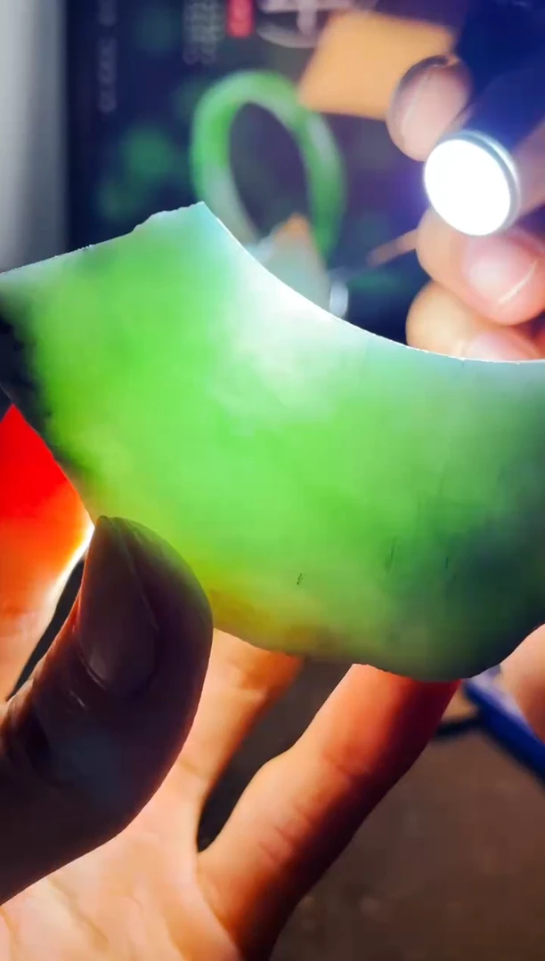 翡翠未镶嵌颈饰秋**起翡翠