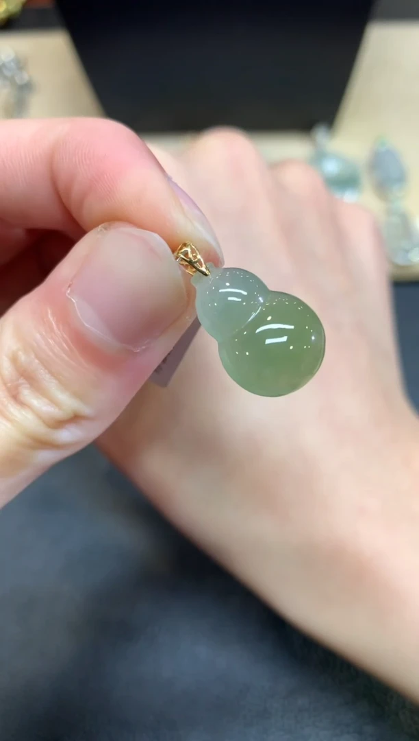 【闪购商品】翡翠颈饰18K金镶嵌葫芦【无服务费】