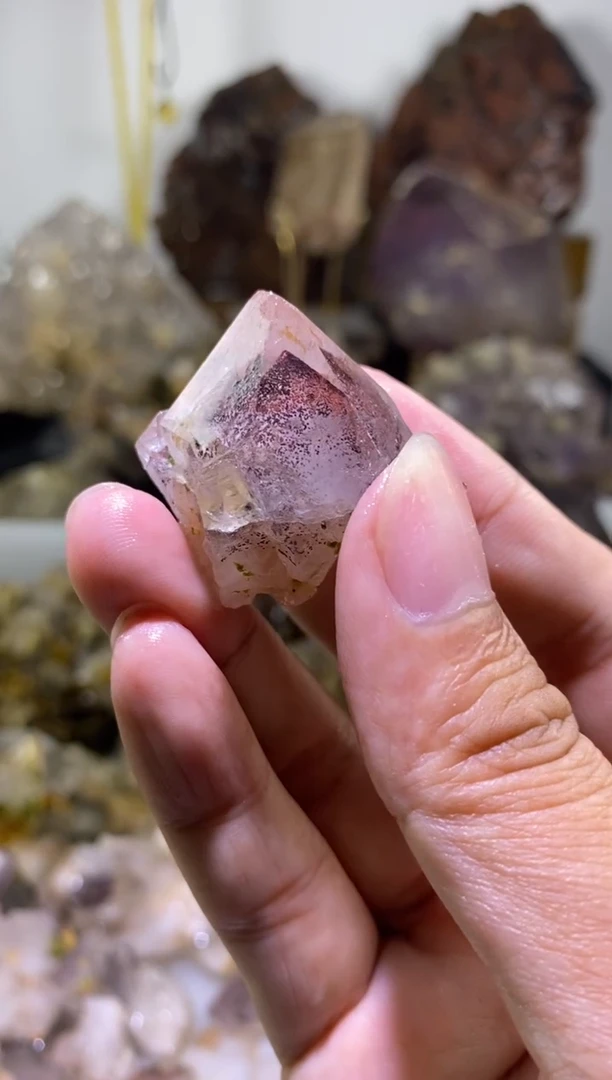 未镶嵌珠宝半成品水晶103号 全透体红隐山金字塔花园水晶