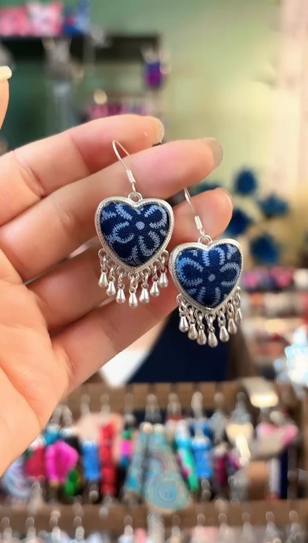 彩云南阁非遗老绣饰品521