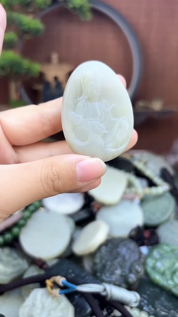 和田玉未镶嵌颈饰1