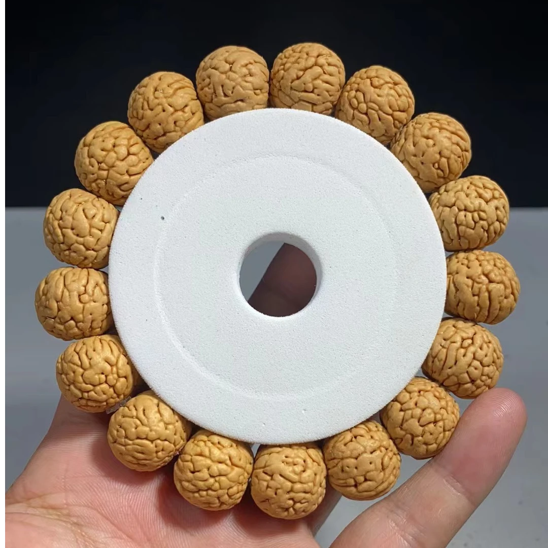 1.7（肌肉铁扇）桃核手串