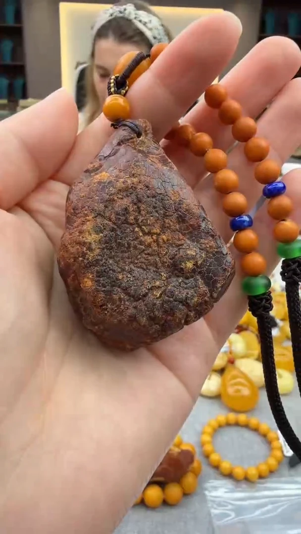 琥珀颈饰未镶嵌151秒拍号 假一罚三