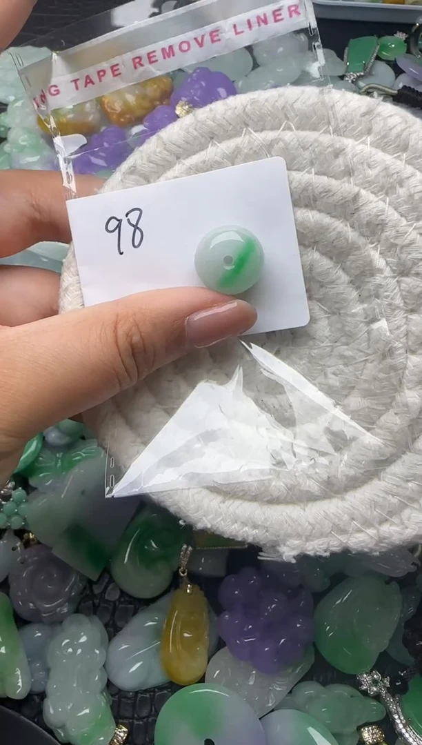 颈饰未镶嵌翡翠缅甸翡翠吊坠