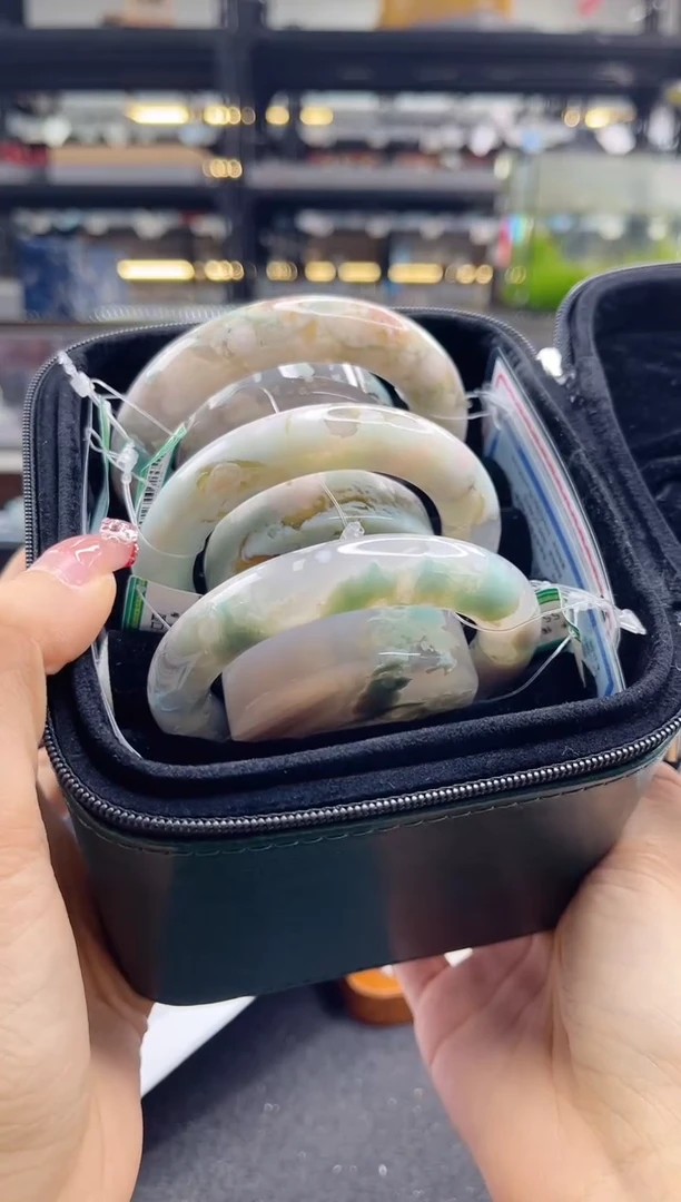 未镶嵌手镯石英质玉圈口（赠品镯心）