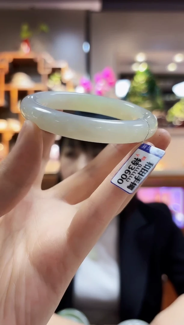 【闪购商品】和田玉手镯未镶嵌56.8