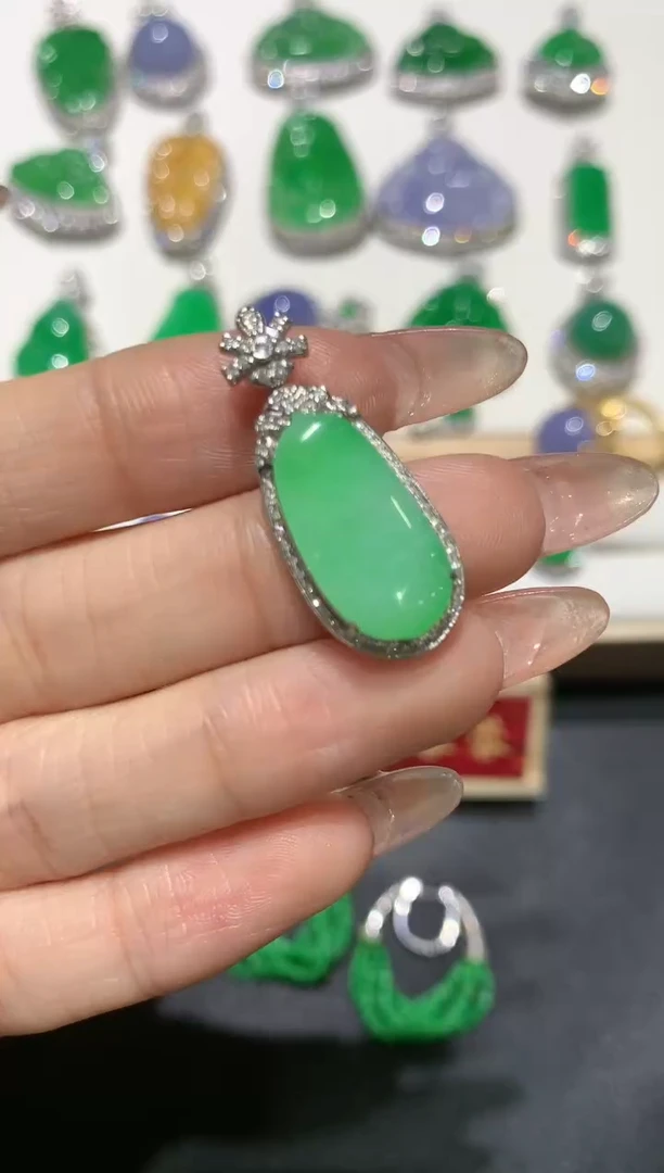 【闪购商品】翡翠吊坠(不含链)18K金镶嵌团购1