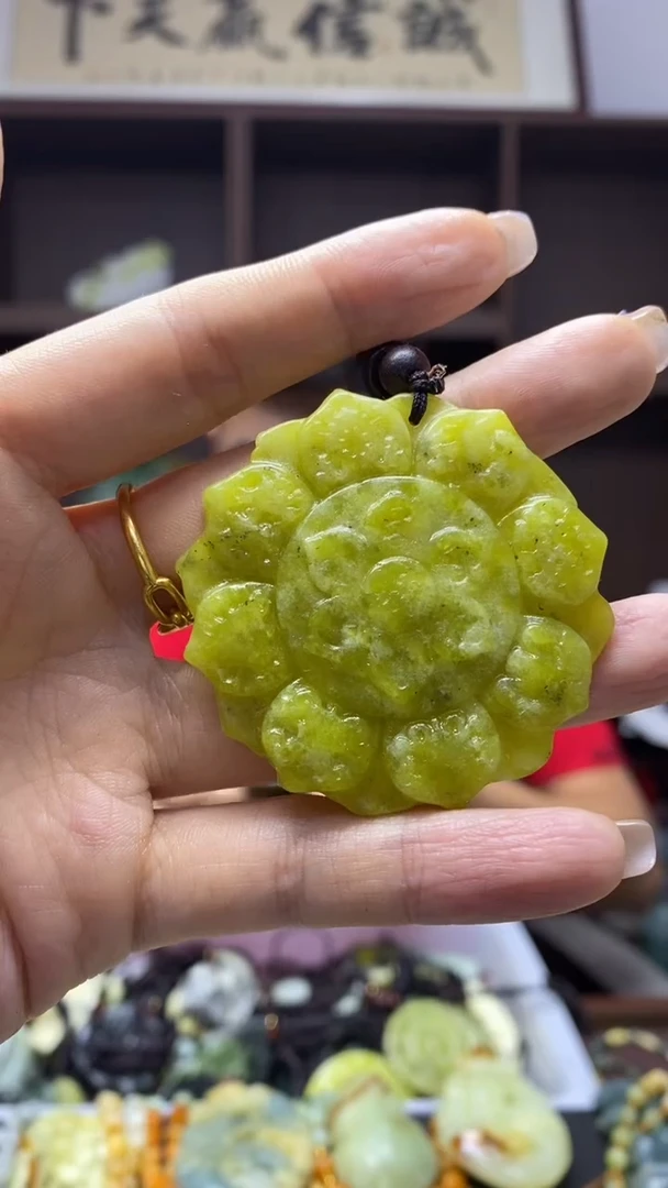 未镶嵌岫玉挂件