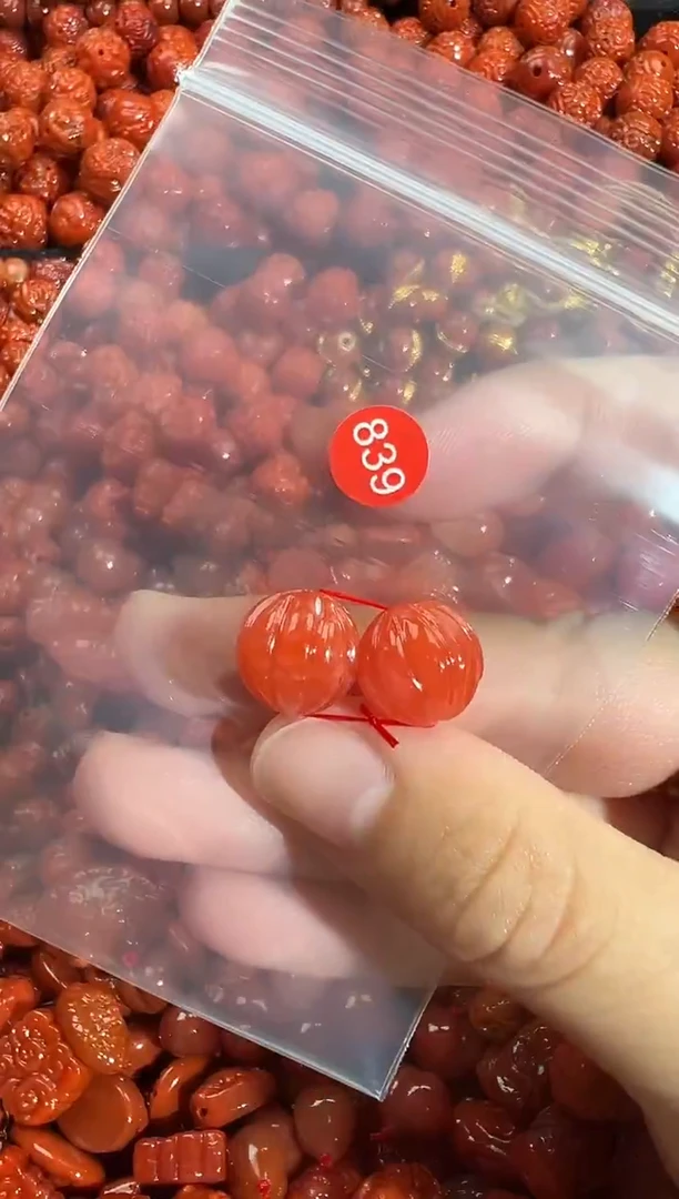 颈饰未镶嵌南红玛瑙1