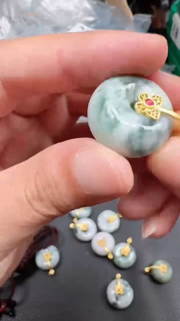 翡翠未镶嵌颈饰023