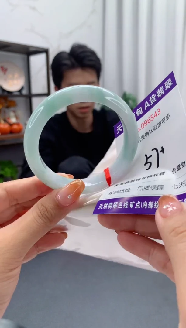 未镶嵌手镯翡翠有纹，完美者勿拍