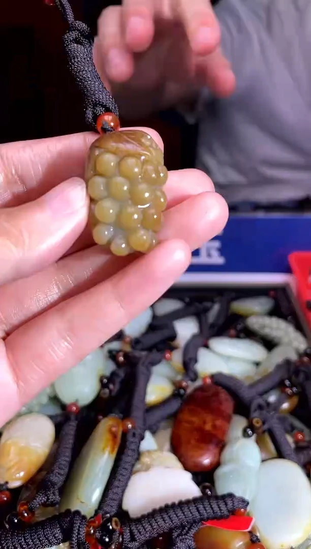 和田玉未镶嵌挂件1