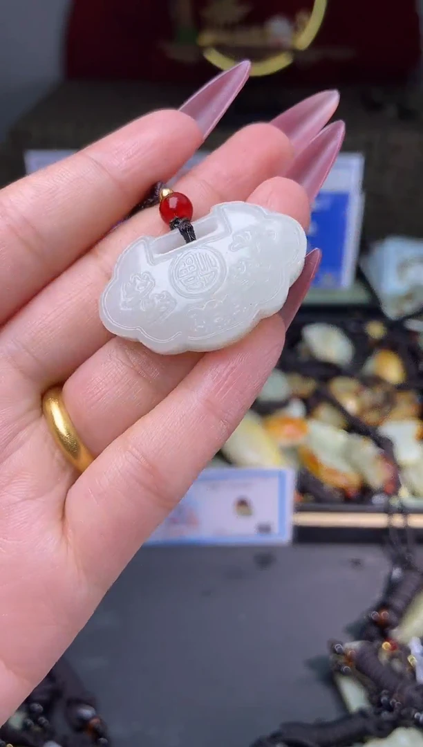 和田玉未镶嵌颈饰1