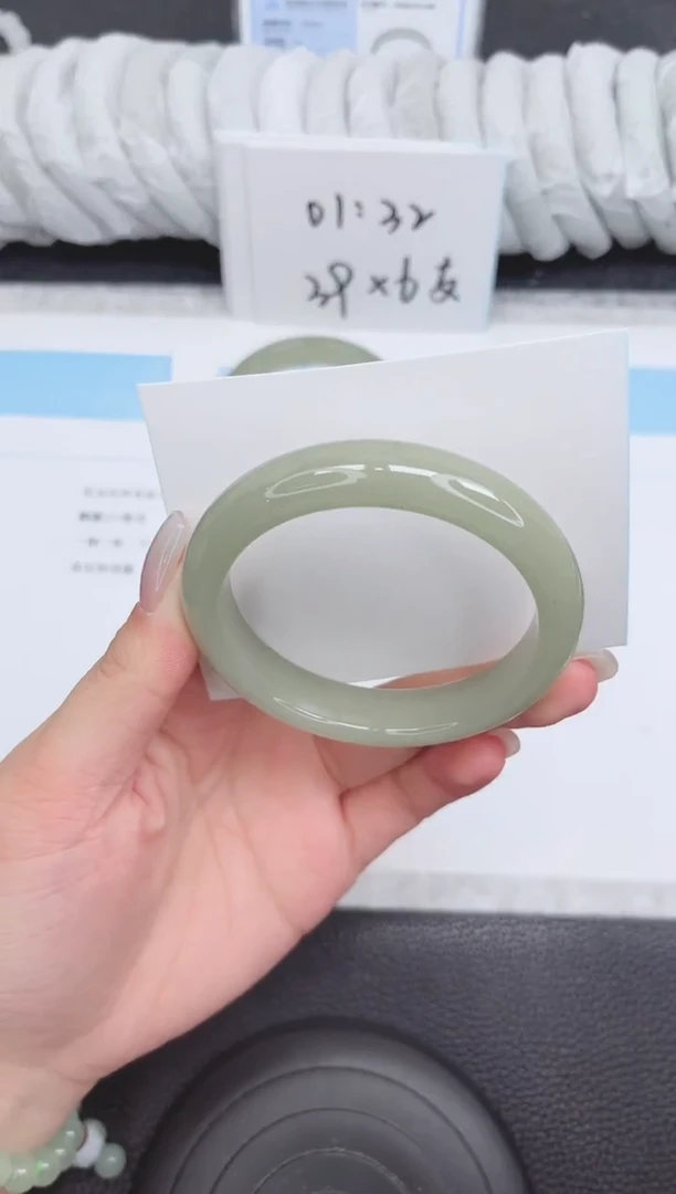 未镶嵌手镯石英质玉250-58.7