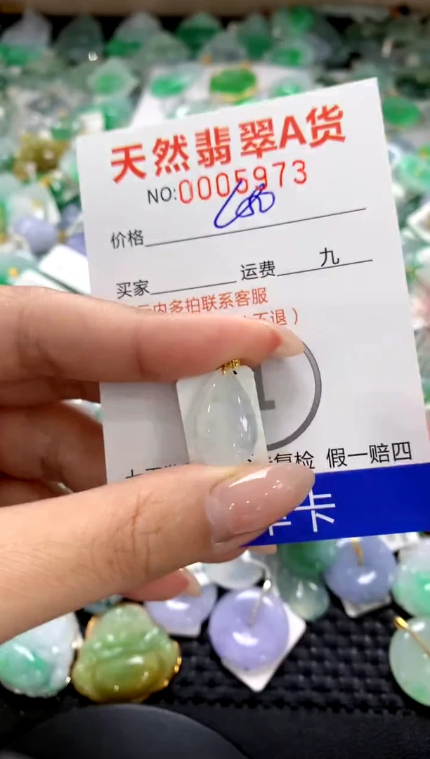颈饰18K金镶嵌翡翠1111111111111111
