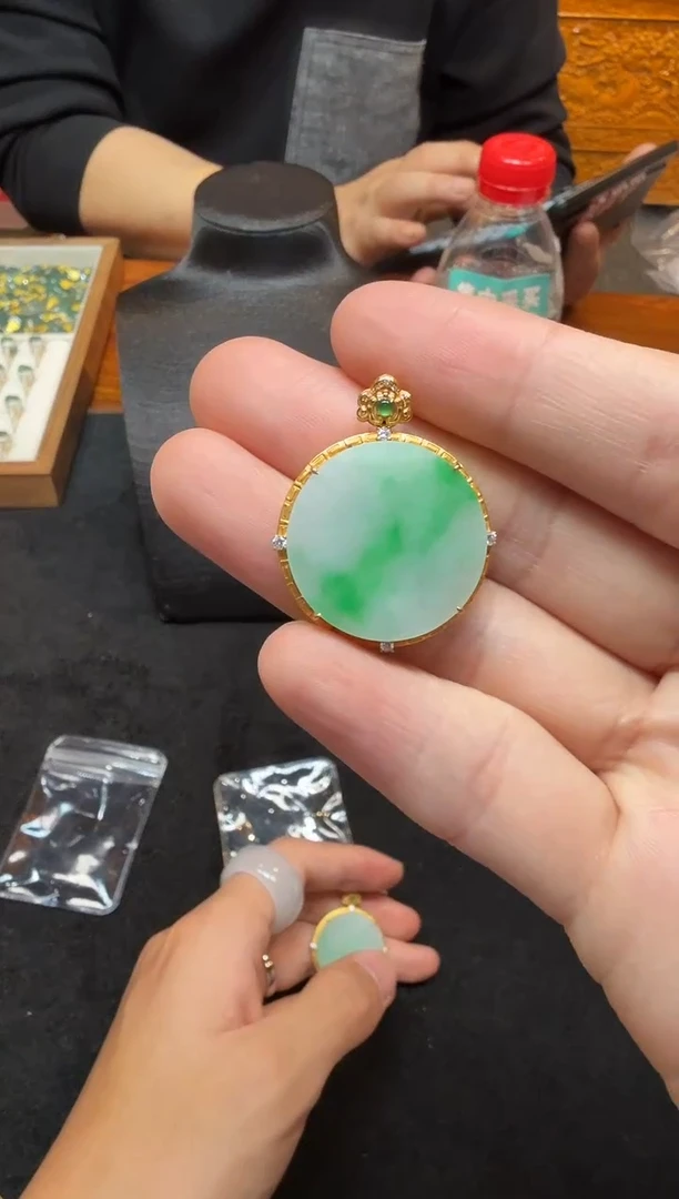 吊坠(不含链)18K金镶嵌翡翠T101815-多样性发一件