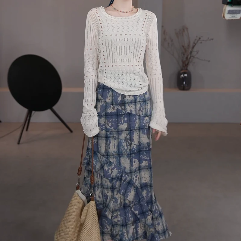 2025年新款早秋镂空长袖针织上衣+显瘦高腰半身裙LK2505603