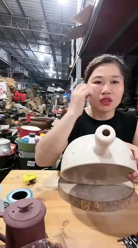 4288瑕疵米白手把锅送盖子