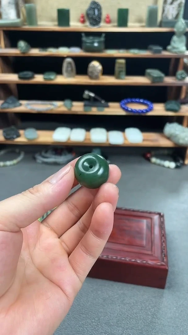 和田玉未镶嵌吊坠(不含链)蓝****人