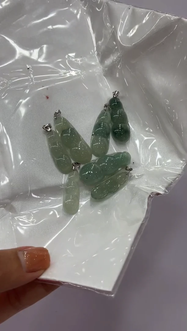 翡翠挂件未镶嵌A货手镯