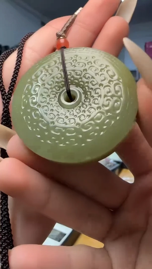 颈饰未镶嵌和田玉青黄口玉璧吊坠