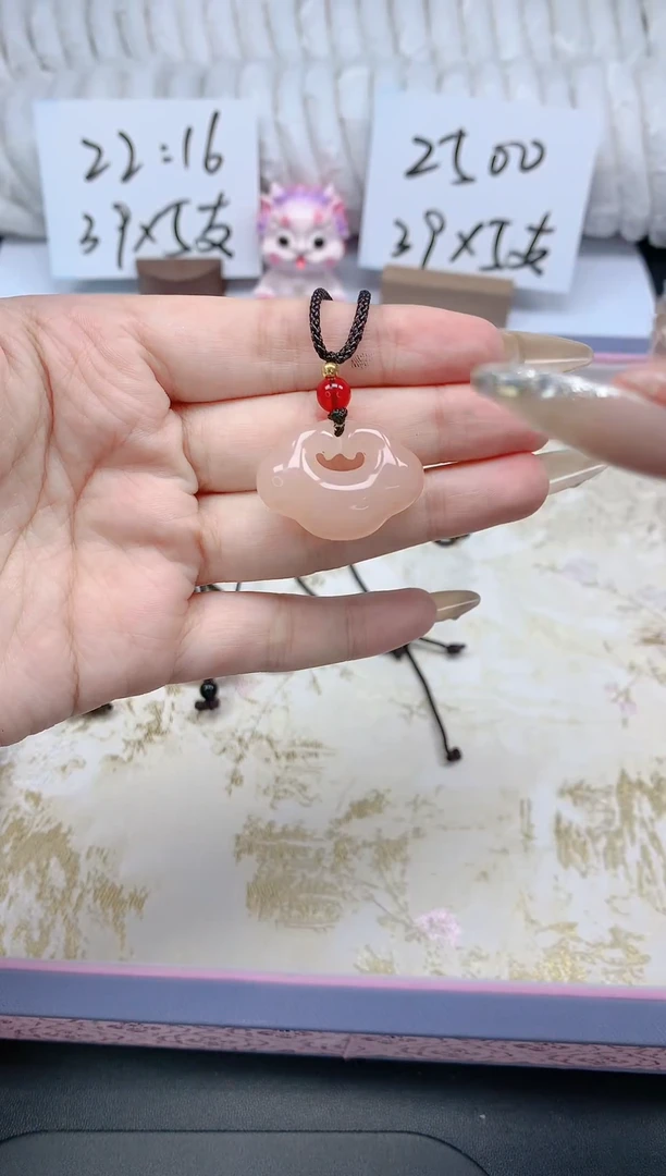 石英质玉手镯未镶嵌祥云锁