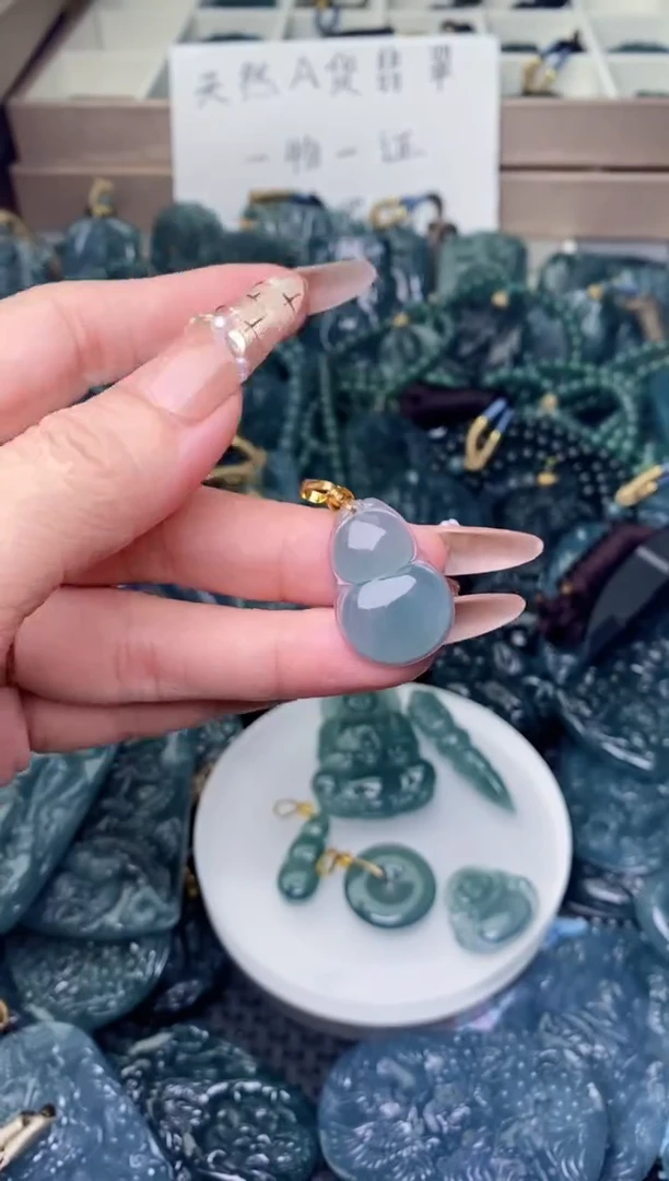 翡翠未镶嵌颈饰