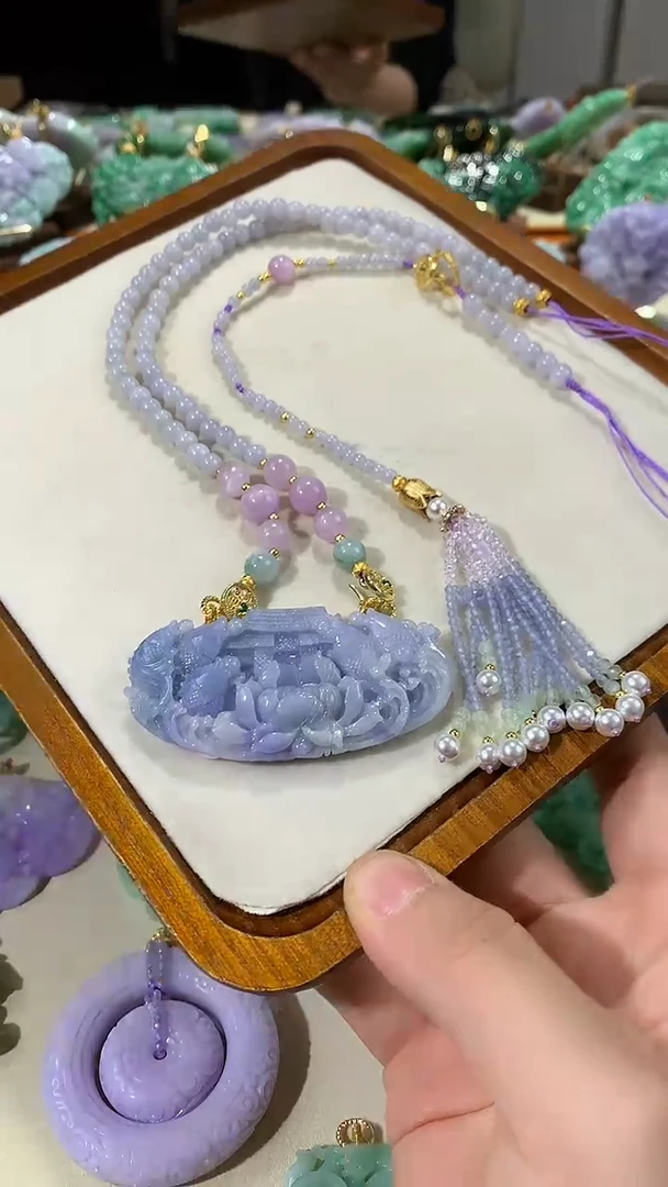 颈饰未镶嵌翡翠吊坠