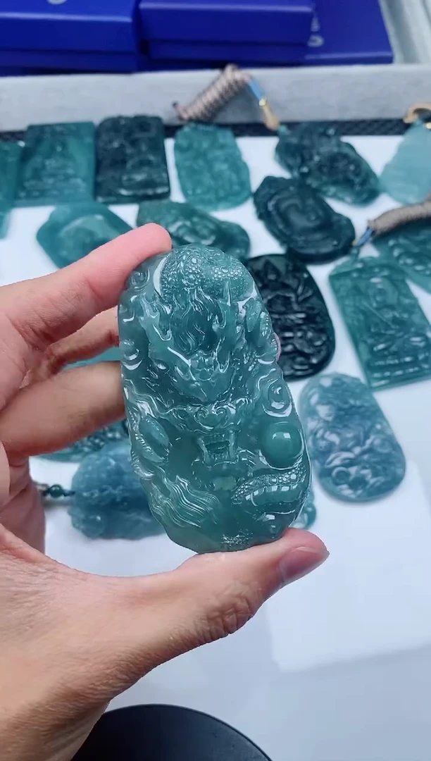 翡翠未镶嵌颈饰111111111