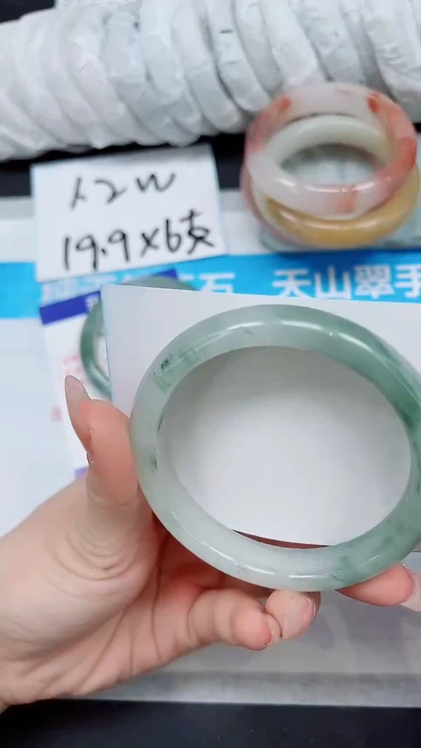 【闪购商品】石英质玉手镯未镶嵌A111-62/63