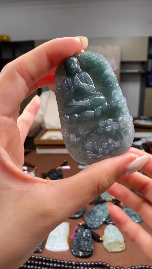 颈饰未镶嵌翡翠 多样性发其一