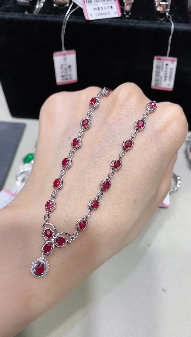 18K金镶嵌天然红宝石项链 K白 水滴型