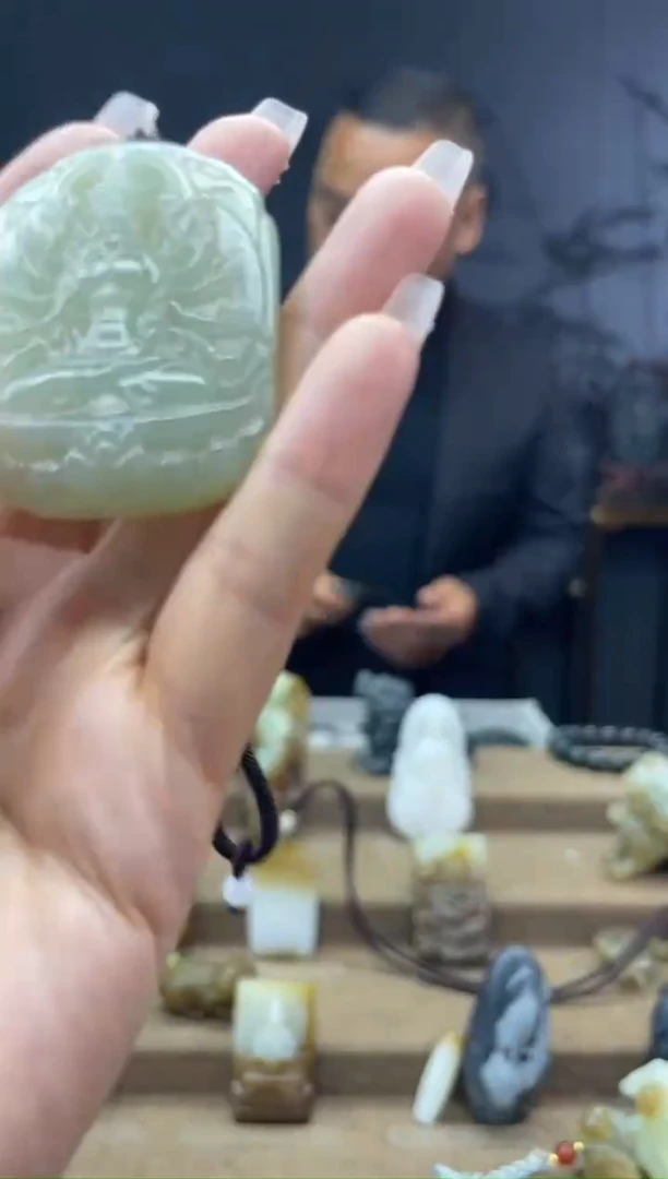 颈饰未镶嵌和田玉1