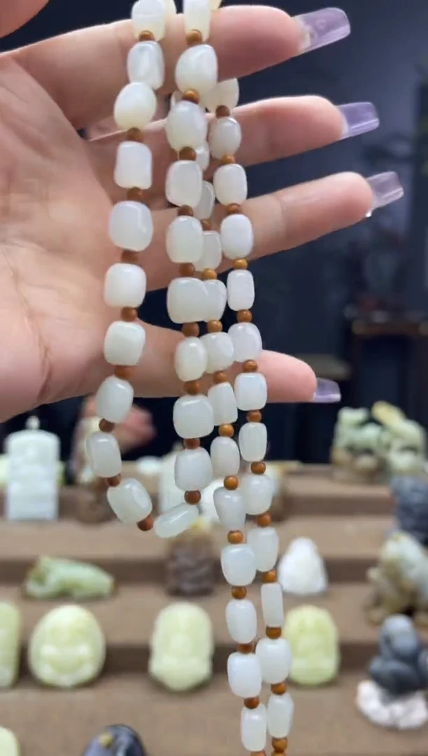 颈饰未镶嵌和田玉1