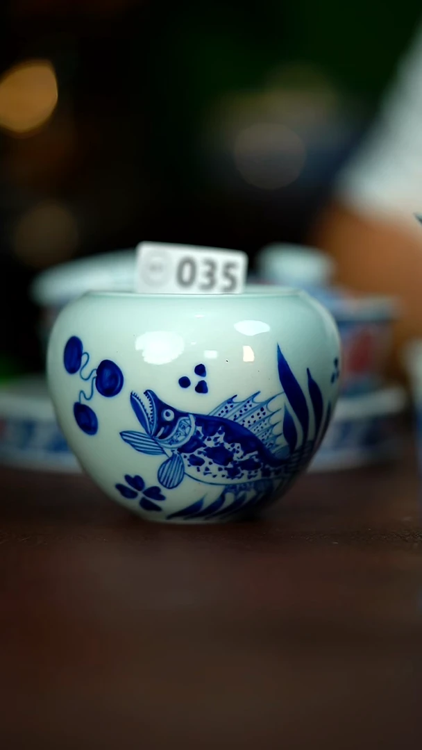 红**虾微瑕介意不要拍....
