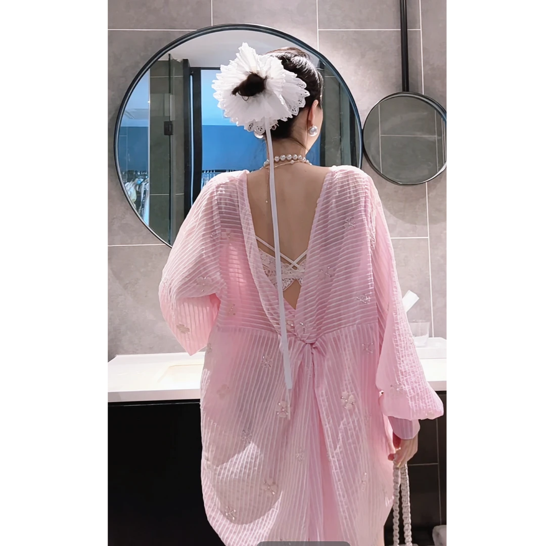 设计款钉珠宽松露背大版衫女士夏季一字领立体花朵慵懒中长款上衣